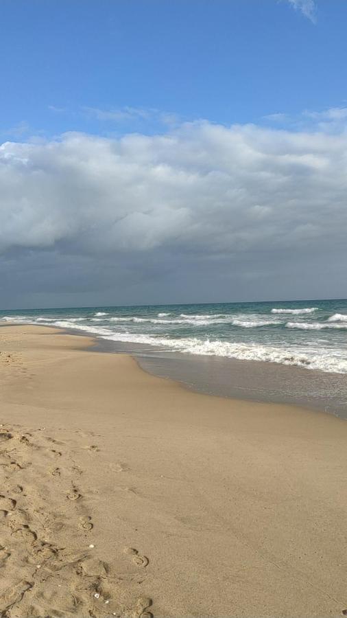 Near Beaches Large Private Patio, Aircon & Community Pool كوماروغا المظهر الخارجي الصورة