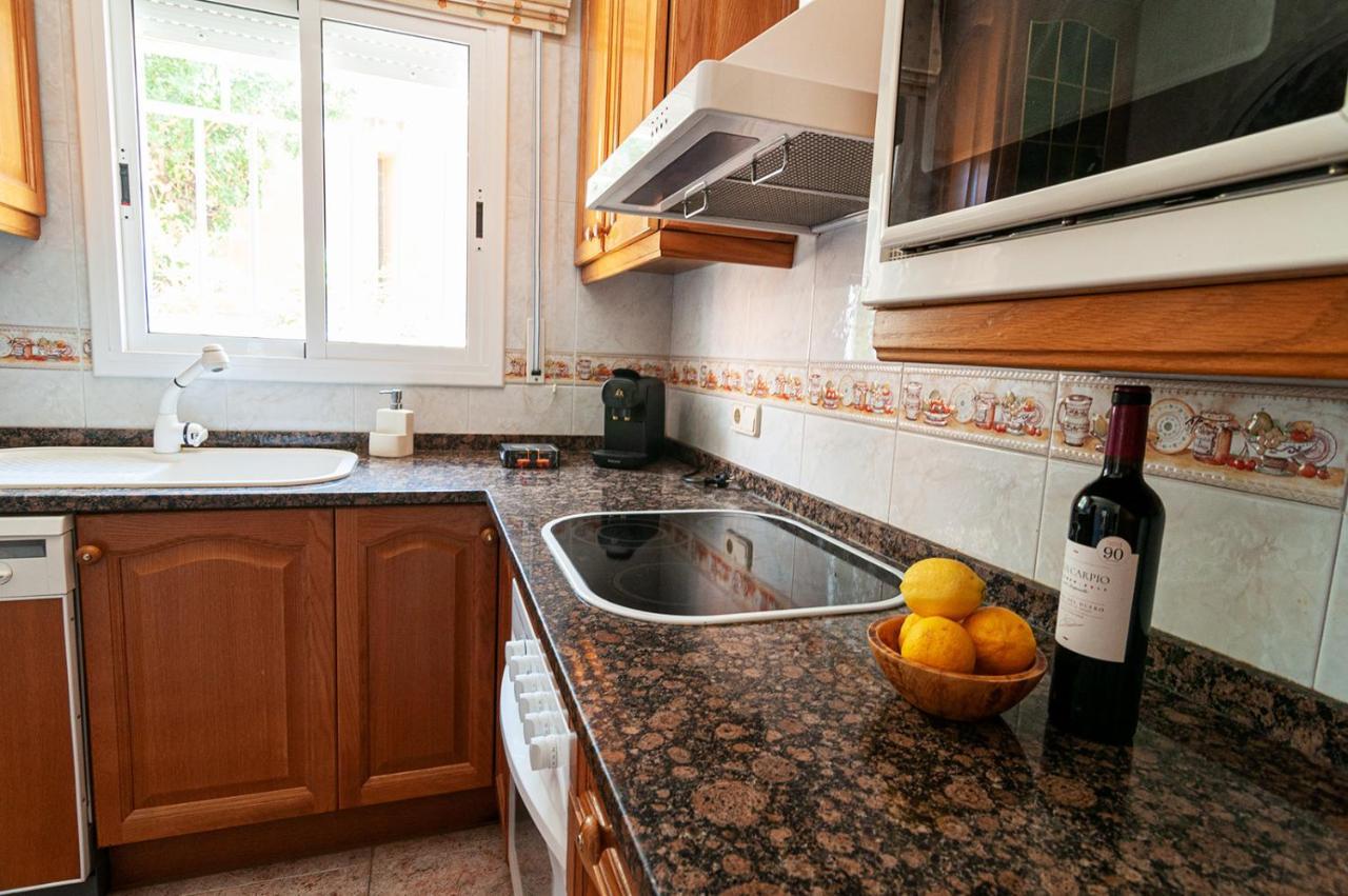 Near Beaches Large Private Patio, Aircon & Community Pool كوماروغا المظهر الخارجي الصورة